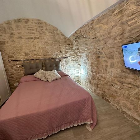 Giovinazzo Suite Pavone Griffi Экстерьер фото