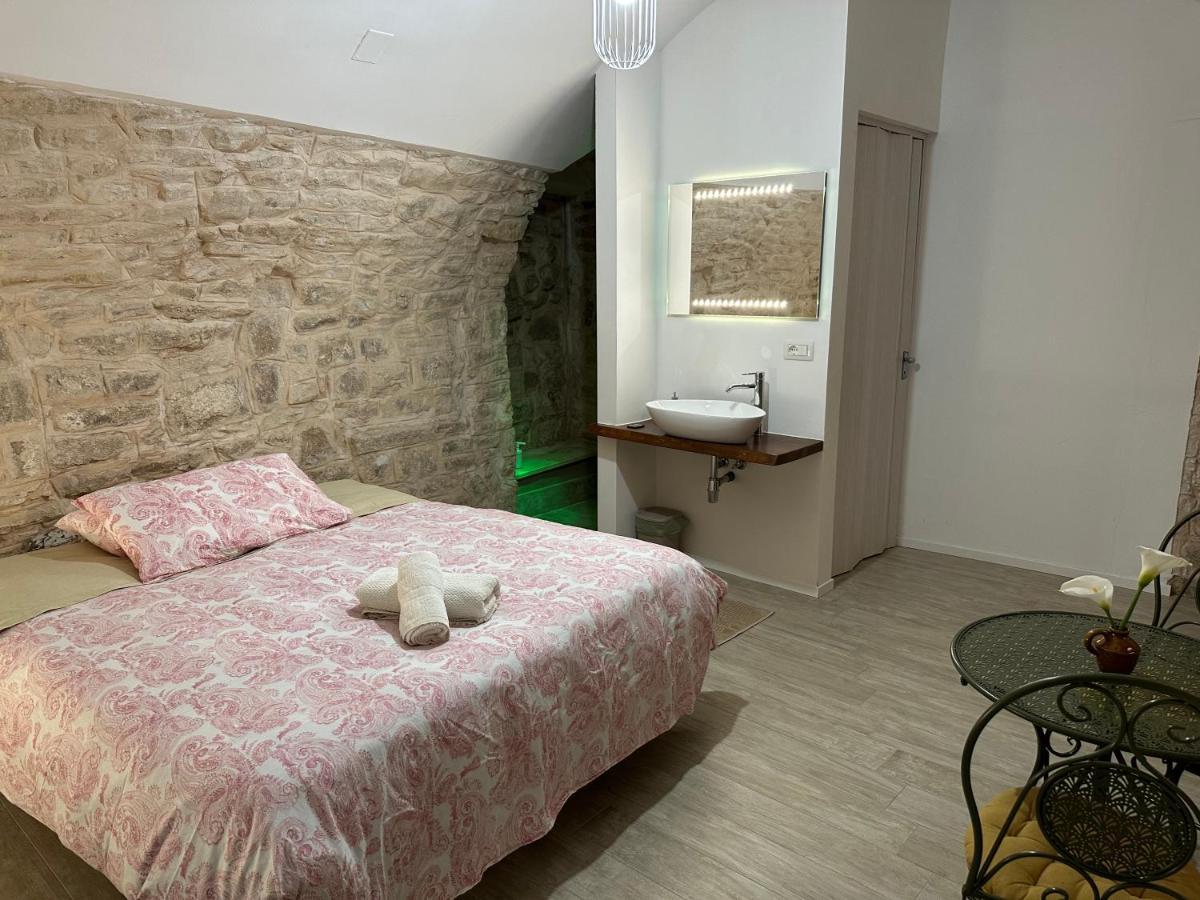 Giovinazzo Suite Pavone Griffi Экстерьер фото