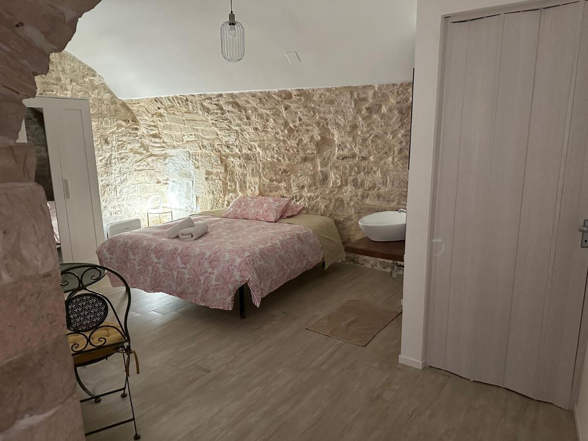 Giovinazzo Suite Pavone Griffi Экстерьер фото