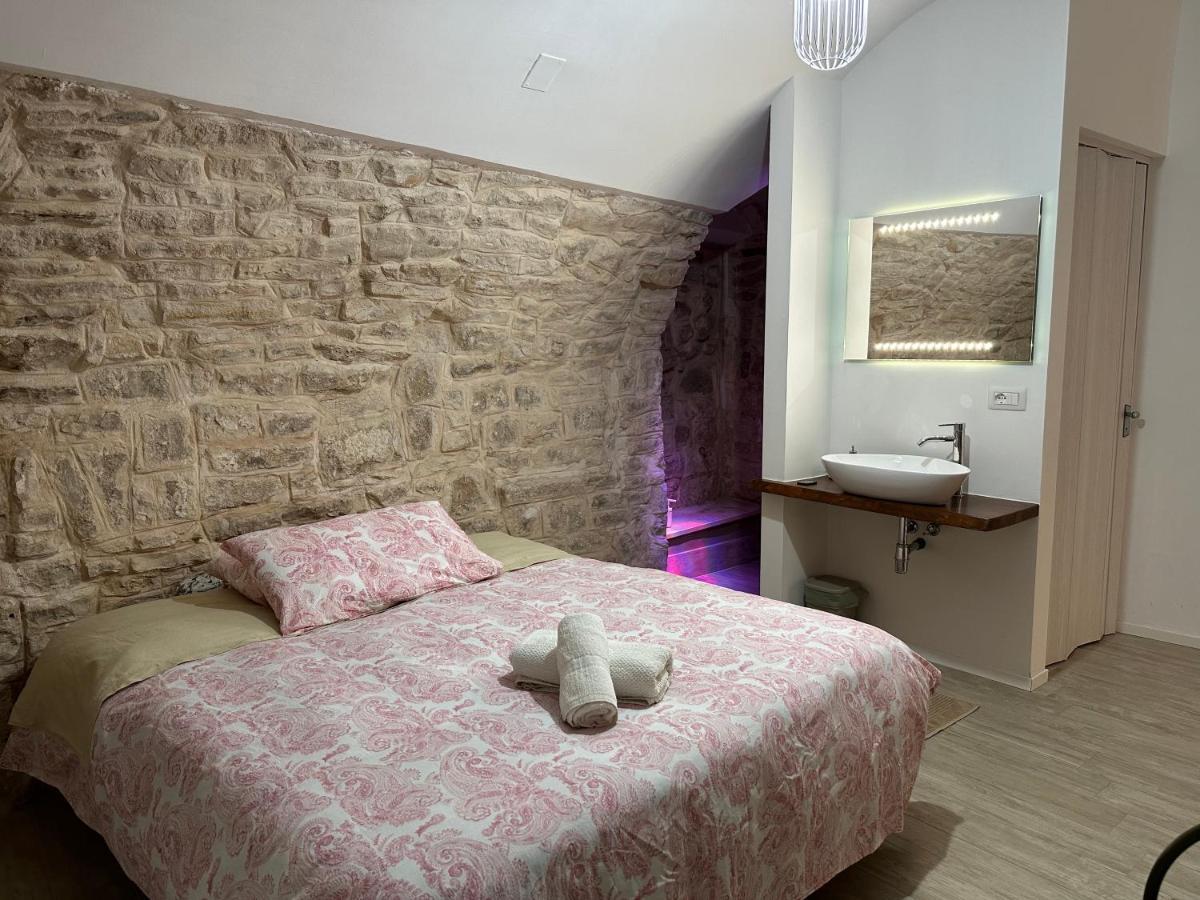 Giovinazzo Suite Pavone Griffi Экстерьер фото