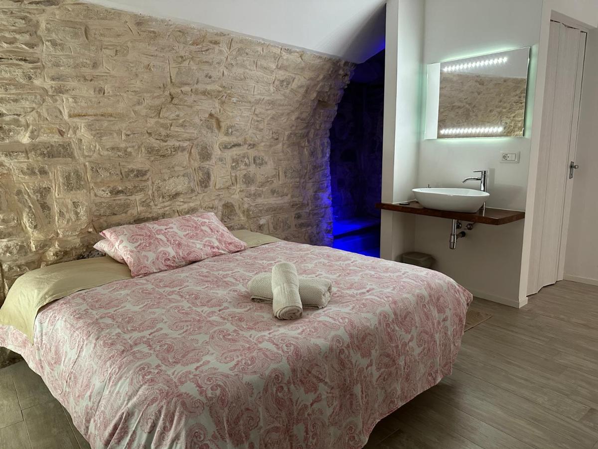 Giovinazzo Suite Pavone Griffi Экстерьер фото