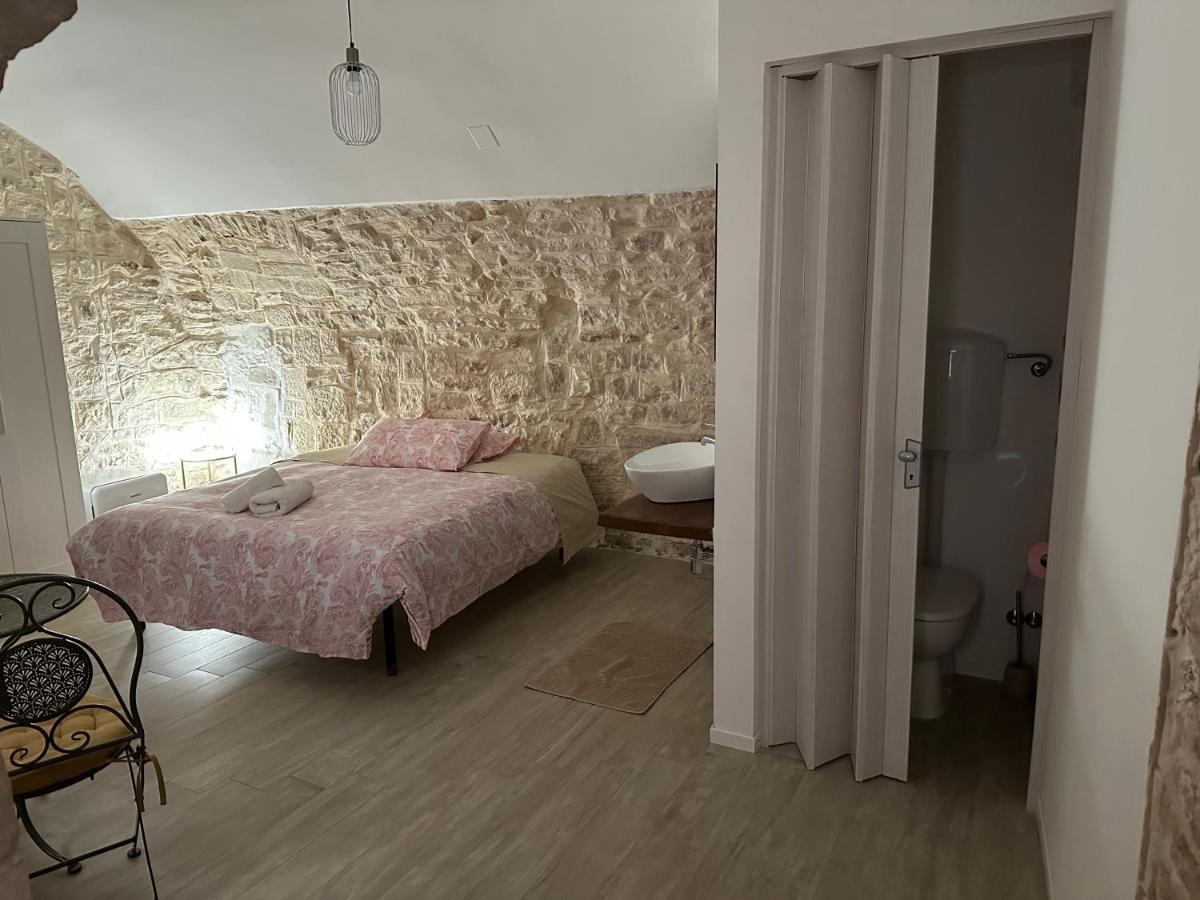 Giovinazzo Suite Pavone Griffi Экстерьер фото