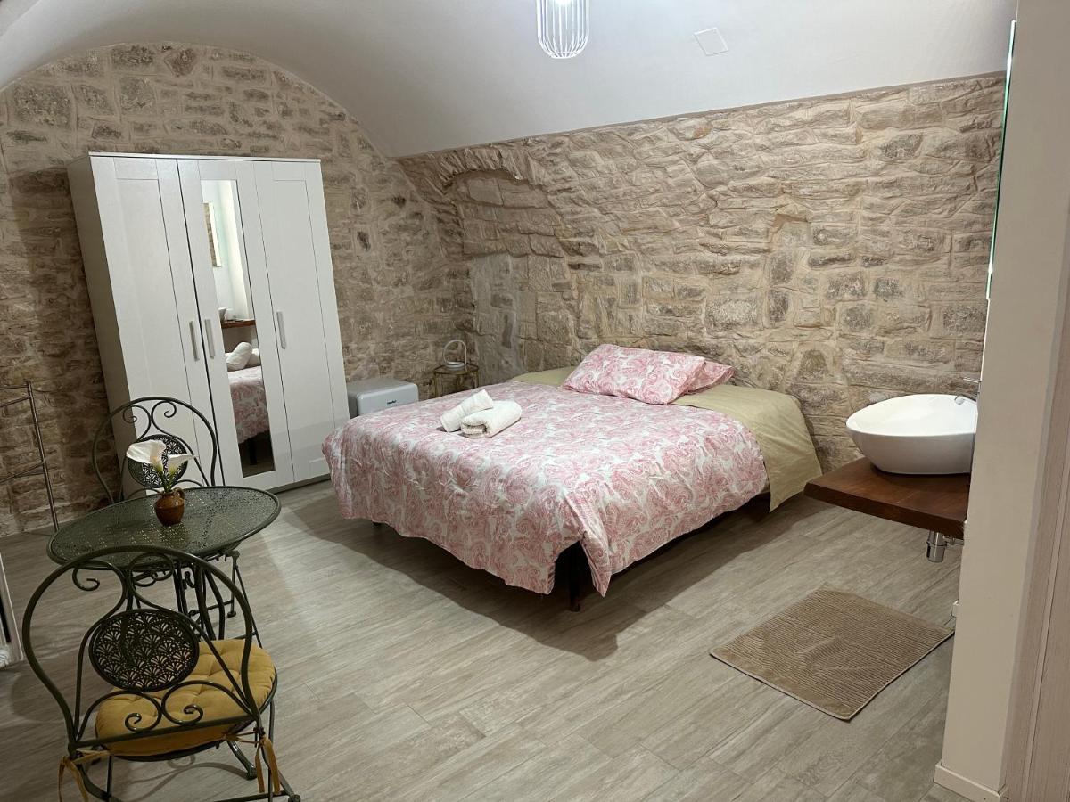 Giovinazzo Suite Pavone Griffi Экстерьер фото