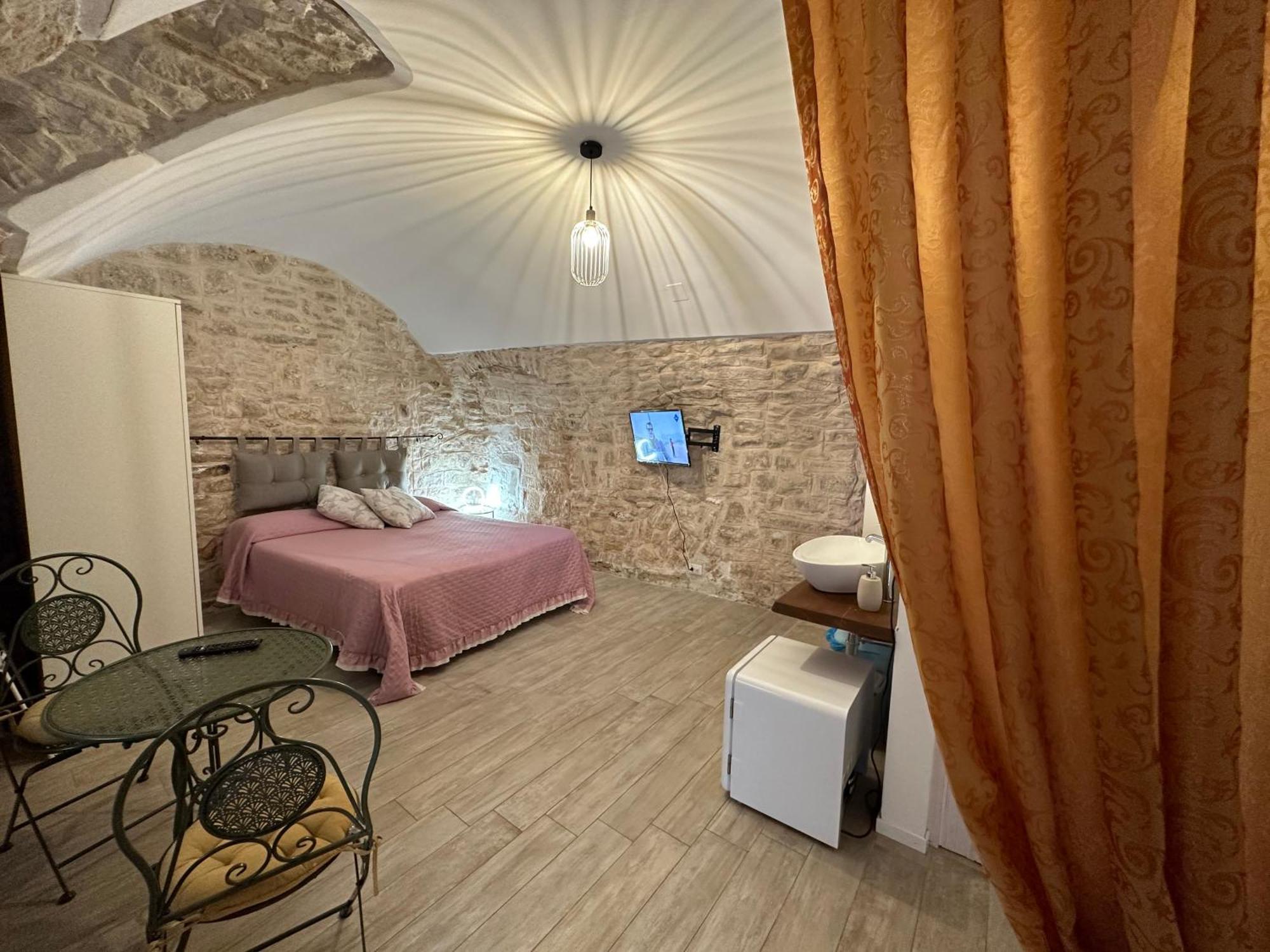 Giovinazzo Suite Pavone Griffi Экстерьер фото