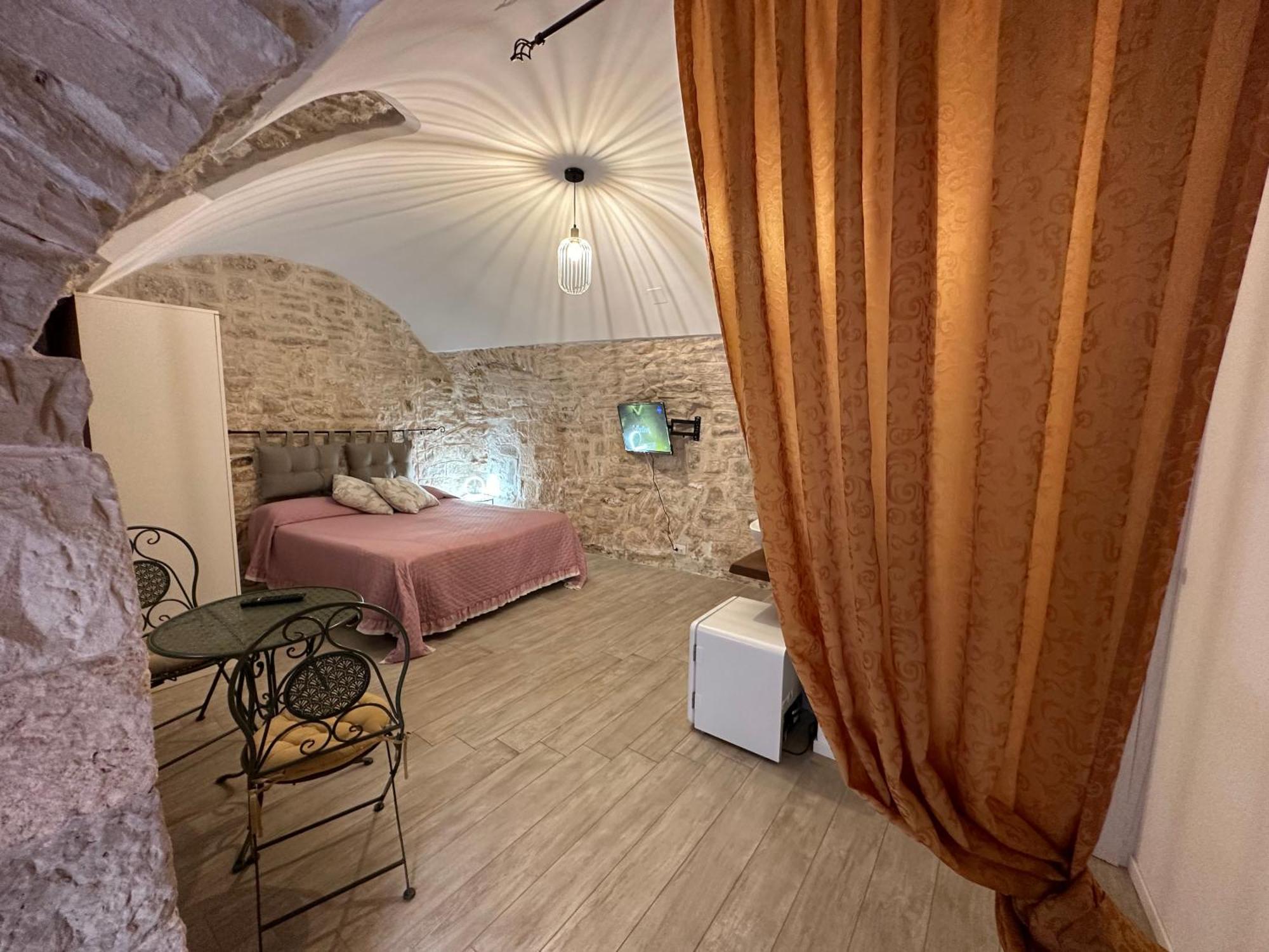 Giovinazzo Suite Pavone Griffi Экстерьер фото