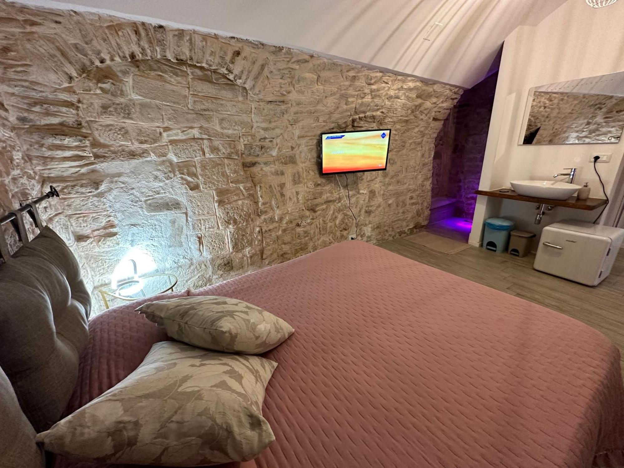 Giovinazzo Suite Pavone Griffi Экстерьер фото
